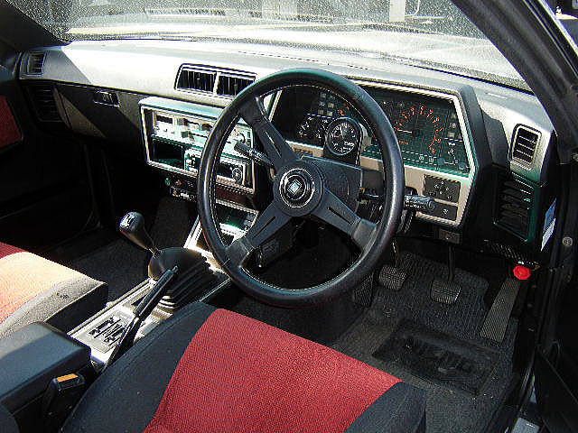 スカイライン ステアリング 鉄仮面 純正 R30 鉄仮面」を得て完成の極みに達したR30｜日産 スカイライン 2000 ターボ